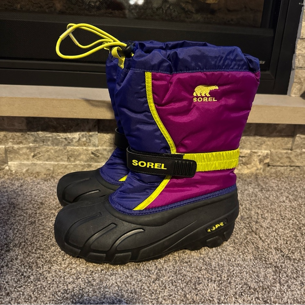 Sorel Girls Size 6 Magenta Yellow Purple and Black Snow Boots Winter EUC